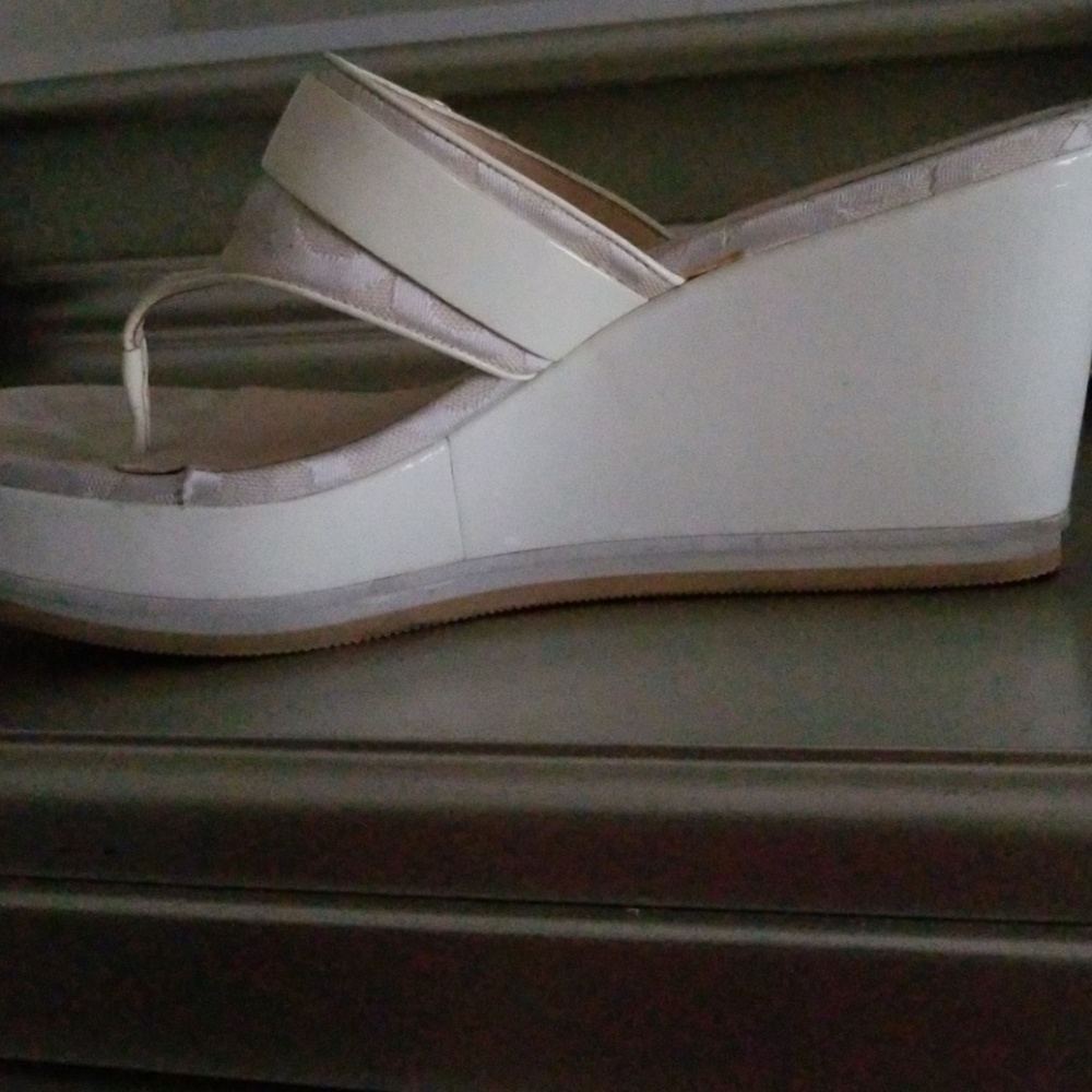 Shoes - Picture 5 of 7